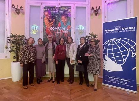 Llanos Navarro traslada a Manos Unidas el compromiso del Ayuntamiento en materia de Cooperación Internacional y agradece su labor incansable a favor de los países desfavorecidos