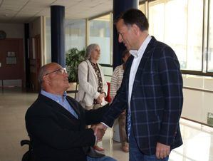 Manuel Serrano anuncia el establecimiento de siete nuevas plazas de aparcamiento reservadas a personas con movilidad reducida en varios puntos de la ciudad