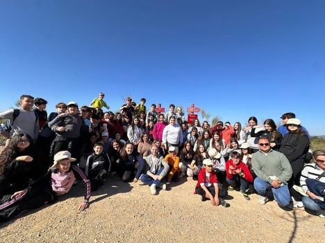 Escolares de las provincias de Albacete y Jaén protagonizan una plantación conjunta de Albacete y Jaén en el Camino Natural Vía Verde del Renacimiento