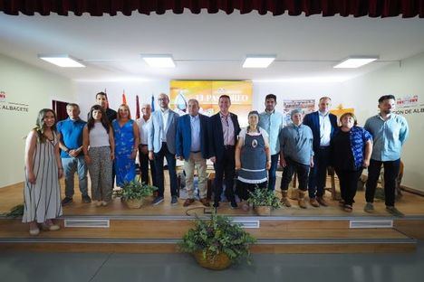 El Bonillo ‘presenta su nación’ en el stand ferial de la Diputación: historias reales de pastores, queso en directo y orgullo de un pueblo que mira al futuro