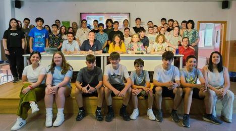 El Gobierno de Cabañero refuerza su alianza con la APAB para combatir los bulos desde la educación en las aulas