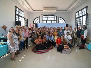El alcalde agradece a las personas mayores su contribución a la ciudad y al mantenimiento de la historia, la identidad y las tradiciones que hacen de la Feria una seña de identidad de Albacete