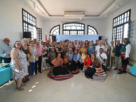 El alcalde agradece a las personas mayores su contribución a la ciudad y al mantenimiento de la historia, la identidad y las tradiciones que hacen de la Feria una seña de identidad de Albacete
