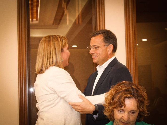 Manuel Serrano agradece a Amparo Torres su vocación de servicio público y su trabajo comprometido a favor de Albacete durante sus seis años como concejala del Grupo Municipal Socialista