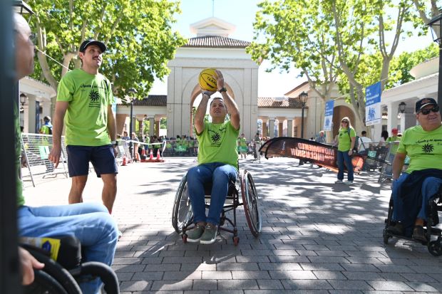 Manuel Serrano sostiene que seguirá trabajando de la mano de las personas con discapacidad para conseguir su plena inclusión y hacer de Albacete una ciudad más accesible e inclusiva