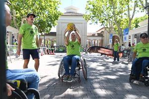 Manuel Serrano sostiene que seguirá trabajando de la mano de las personas con discapacidad para conseguir su plena inclusión y hacer de Albacete una ciudad más accesible e inclusiva