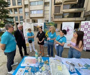 Reina agradece a la Agrupación de Personas Sordas de Albacete, APESOAB, la gran labor que realiza a favor del colectivo para favorecer su inclusión y mejorar su calidad de vida