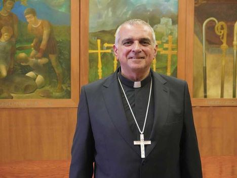 Manuel Serrano felicita al Obispo electo de la Diócesis de Albacete, Don Ángel Román, y se pone a su disposición: “Que la Virgen de Los Llanos le ayude y guíe en esta nueva etapa”