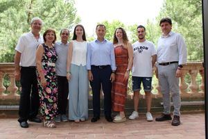 Manuel Serrano felicita a las tres parejas de Manchegos y Manchegas que representarán a la Feria de Albacete 2025 y a la ciudad: “Vais a ser dignos representantes del carácter albaceteño”