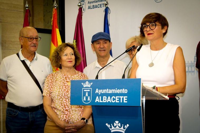 Serrallé resalta el valor del folklore como “seña de identidad en la Feria” y anuncia un calendario de rondas que, un año más, dinamizará el Recinto Ferial y el centro de nuestra ciudad