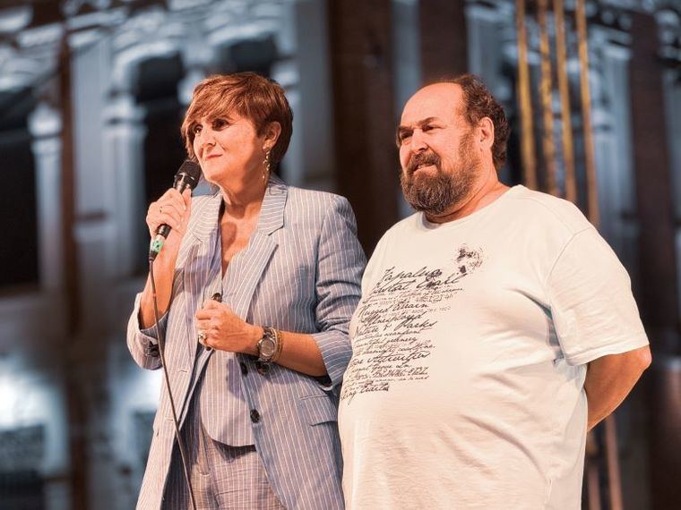Elena Serrallé resalta “la fuerza del arte para emocionar y acercarnos a la esencia de la condición humana” durante la representación de la ópera Carmen en la Plaza del Altozano