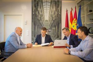 Manuel Serrano agradece a Supermercados ‘La Despensa’ que renueve su compromiso con el deporte y siga siendo el proveedor oficial de las principales pruebas del IMD