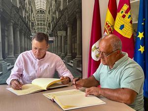 Serrano sostiene que las ayudas de 1,3 millones de euros que el Ayuntamiento destinará a 154 entidades para garantizar que “nadie queda atrás” son un “hito histórico” para la ciudad