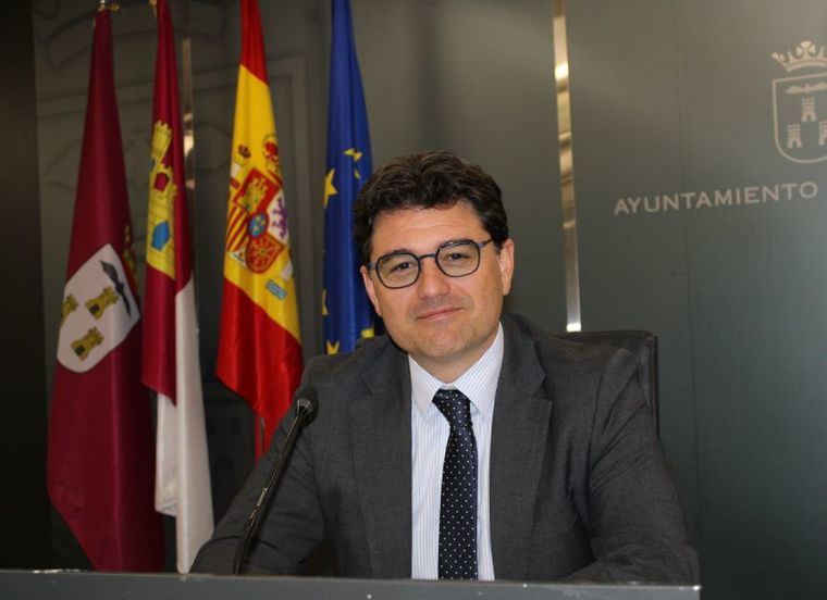Francisco Navarro anuncia que los Planes Especiales de Terrazas de Albacete estarán por primera vez vigentes durante varios años para reducir la burocracia y ayudar al sector hostelero