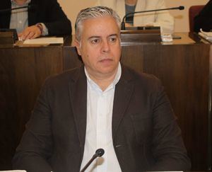 El Pleno aprueba por unanimidad la modificación necesaria para ampliar el centro sociocultural de El Salobral con un nuevo edificio anexo de 400 metros cuadrados