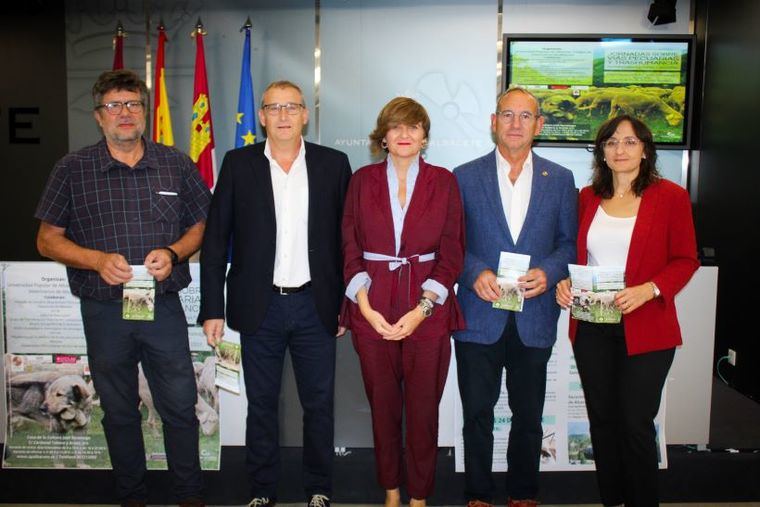 Elena Serrallé señala que “la cultura es un bien común que nos conecta” durante la presentación de las jornadas sobre Vías Pecuarias y Trashumancia, una iniciativa que refuerza el vínculo entre patrimonio y ciudadanía