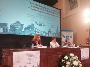 Llanos Navarro destaca el papel esencial de la enfermería en el cuidado integral de la salud durante las I Jornadas Regionales de Enfermería Dermoestética que acoge Albacete