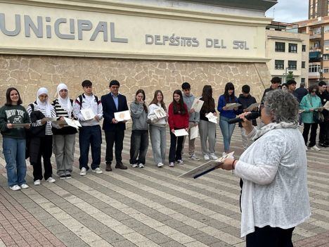 Francisco Navarro asegura que el Ayuntamiento seguirá fomentando hábitos lectores entre la población infantil y juvenil de Albacete a través de iniciativas como la II Lectura colectiva del Quijote
