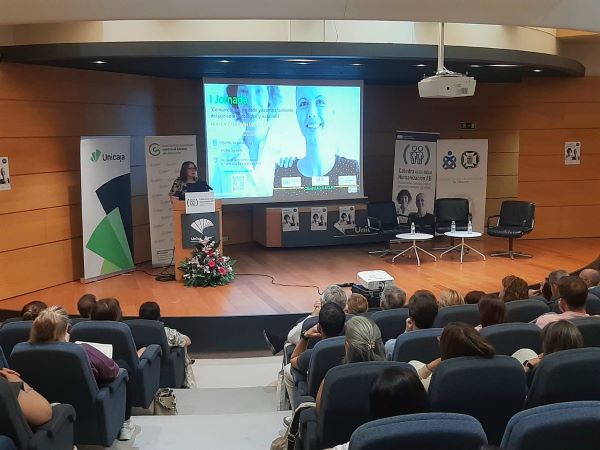 Llanos Navarro destaca la importancia de avanzar hacia una atención hospitalaria del paciente oncológico y su familia más humana, cercana y equitativa para mejorar su calidad de vida