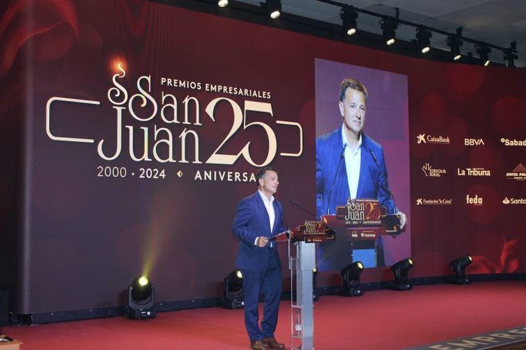 El Ayuntamiento apoya a FEDA con 23.000 euros para acciones de promoción empresarial, e incrementa en 50.000 euros el convenio con la Federación de Comercio