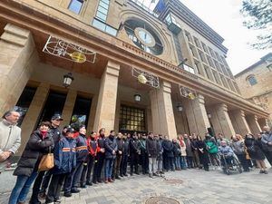 El Ayuntamiento guarda un minuto de silencio en memoria de los fallecidos en el accidente ferroviario de Adamuz y traslada su apoyo y cariño a sus familiares y al resto de víctimas