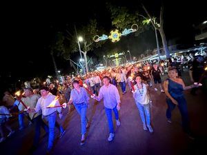 Reparto de 5.000 antorchas y desfile marcan el inicio de la Noche de San Juan en Albacete