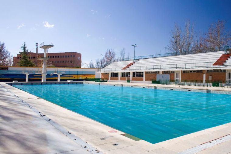 El Ayuntamiento ofrecerá más de 3.500 plazas para hacer deporte en verano, con cursos propios de natación, tenis y pádel, y las Escuelas de verano a cargo de los clubes