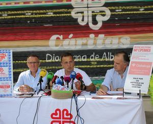 Manuel Serrano agradece a Cáritas Diocesana la gran labor social que realiza en Albacete y anima a colaborar con su Tómbola solidaria que ofrecerá 736.321 boletos en su 73 edición