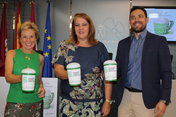 Llanos Navarro anima a colaborar con la tradicional cuestación que la AECC realizará en el marco incomparable de la Feria para recaudar fondos con destino la investigación