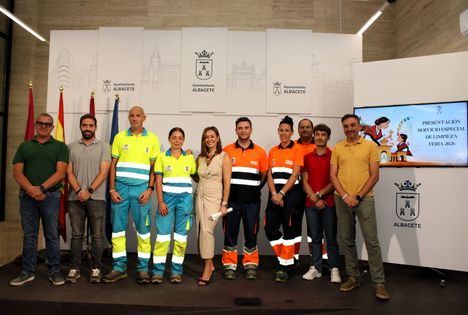 El Ayuntamiento garantiza la limpieza y recogida de residuos en Feria con más de 1.370 jornadas extraordinarias, así como el mantenimiento de las zonas verdes con hasta 162 efectivos diarios