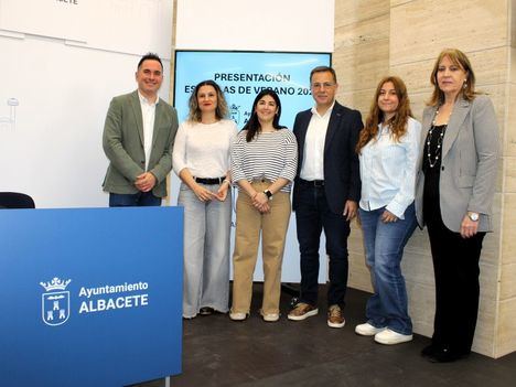 El alcalde refuerza el compromiso municipal con la conciliación y la inclusión a través de las Escuelas de Verano que este año incrementan sus plazas en un 10% hasta superar las 3.000