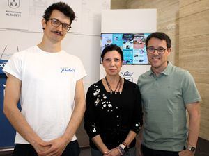 El Centro Joven ofrece novedades este verano como el Camino de Santiago fotográfico, talleres de escritura y de reparación de bicis y patinetes eléctricos y campus sobre teatro musical y África