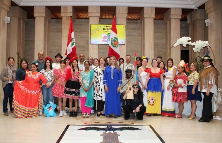 Llanos Navarro anima a visitar la XII Feria de las Culturas para disfrutar de la diversidad cultural que existe en Albacete y “viajar por el mundo” de la mano de las 18 nacionalidades participantes