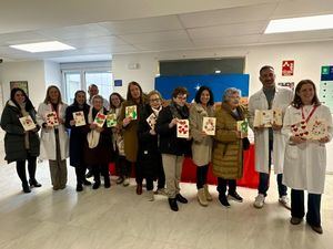 Las tarjetas navideñas realizadas por los usuarios del Programa de Autonomía Personal felicitarán un año más las fiestas a las personas ingresadas en el Hospital Perpetuo Socorro