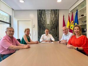 Ayuntamiento, AECC y RES acuerdan instalar de formar permanente sombreado en juegos infantiles de la ciudad para prevenir y sensibilizar sobre el cáncer de piel