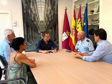 El alcalde traslada al nuevo jefe de la Maestranza Aérea de Albacete la colaboración del Ayuntamiento para seguir estrechando los lazos que históricamente la unen con nuestra ciudad
