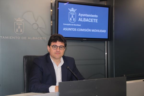 Francisco Navarro anuncia que el autobús urbano de Albacete se gestionará por primera vez a través de una concesión de servicios que garantizará las mejoras y la calidad al usuario