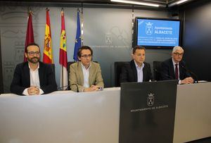 Manuel Serrano reclama a la Junta que devuelva al Ayuntamiento de Albacete todo el dinero que le obliga a recaudar a través de un nuevo impuesto sobre el recibo del agua 