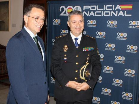 El alcalde felicita al nuevo Comisario Jefe Provincial de la Policía Nacional, Antonio López-Alcahut, y le tiende la mano del Ayuntamiento para seguir trabajando juntos por Albacete