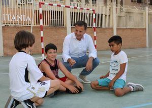 Manuel Serrano anuncia que diez colegios ofrecerán comedor escolar durante el verano a casi 2.200 alumnos becados