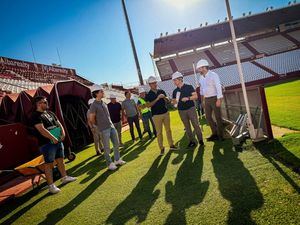 Manuel Serrano visita las obras que se están realizando en el Carlos Belmonte, con una inversión de casi 140.000 euros, para mejorar la accesibilidad y seguridad de sus instalaciones