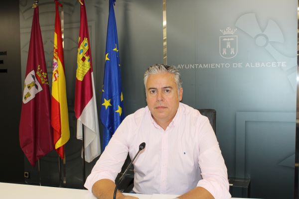 El Ayuntamiento invertirá casi 138.0000 euros para mejorar la seguridad laboral en el mantenimiento de cubiertas en diez edificios municipales