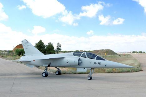 Albacete rinde homenaje a su tradición aeronáutica y a su estrecha vinculación con el Ala 14 y la Maestranza Aérea con la instalación de un avión Mirage F1 en una de sus rotondas