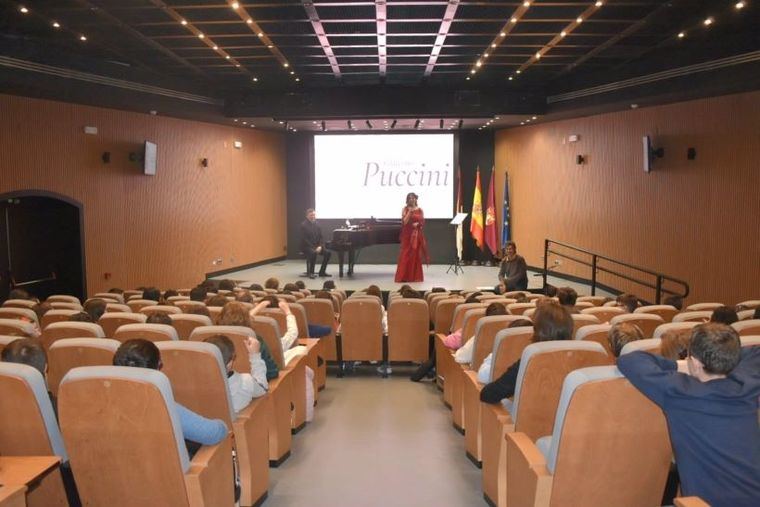 La gira conmemorativa 'Puccini' recala en Albacete, donde más de 200 escolares disfrutan de este programa