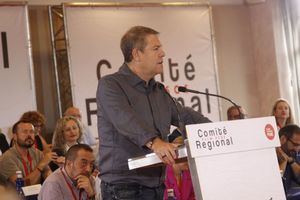 Page ve la ponencia del PSOE en el Congreso 