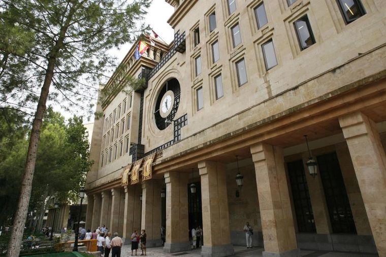 Aprobados cambios de señalización y circulación en diversas calles de Albacete para mejorar la seguridad de peatones