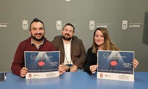 Un nuevo grupo de teatro en La Roda estrena el próximo sábado 'Ocho Mujeres' a beneficio de AMAR