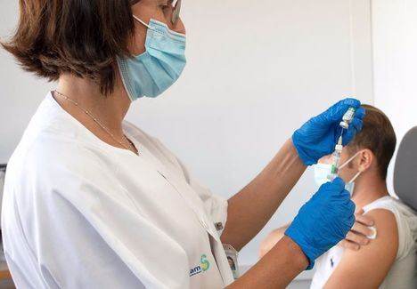 La Junta actualiza el calendario de vacunaciones de Castilla-La Mancha para hacer efectiva la introducción del VPH