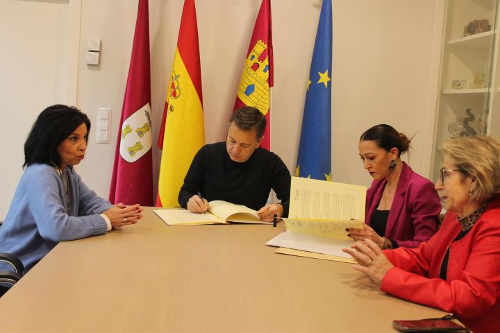 Profesionales de peluquería y estética de Albacete se implican en la lucha contra la violencia de género