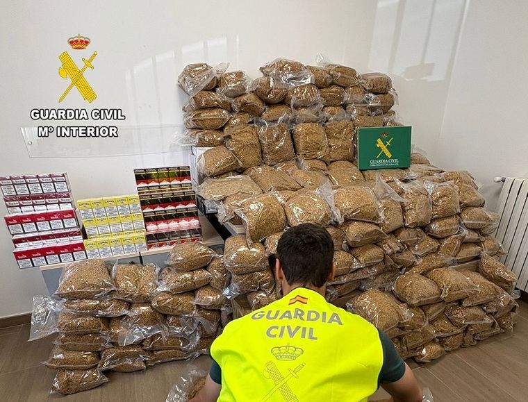 Dos detenidos en Albacete por viajar portando 139 kilos de picadura y 16 cartones de tabaco de contrabando